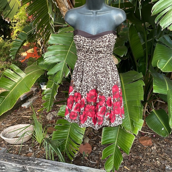 Strapless, leopard print fit, and flare and floral dress - Picture 4 of 8